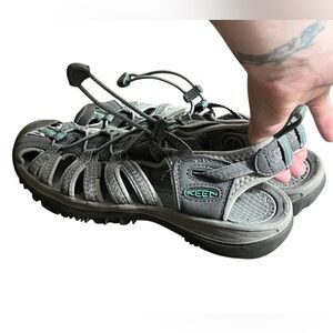 Keen Whisper gray peacock green closed toe hiking outdoor sandal bungee cinch